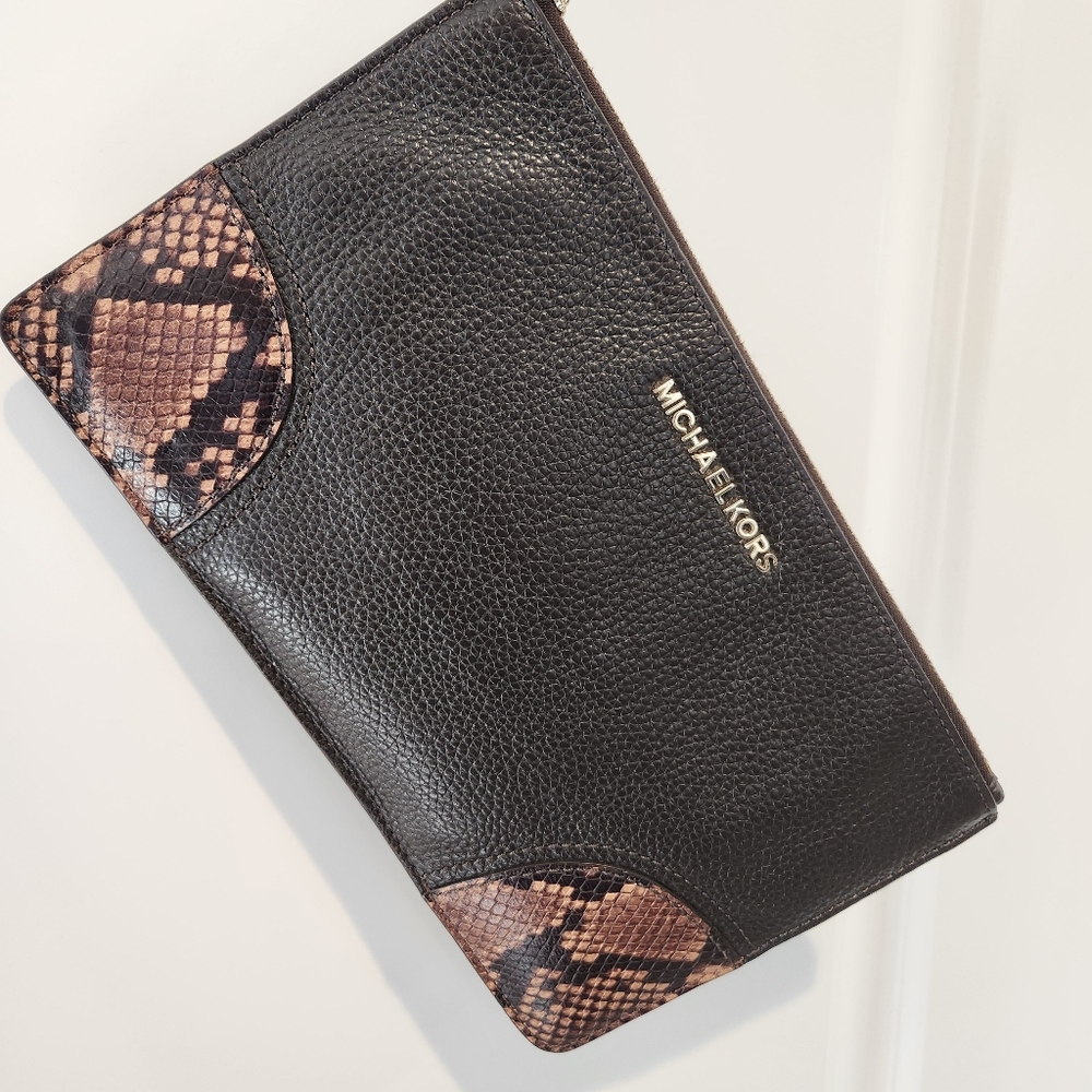 MICHAEL KORS POUCH-WRISTLET